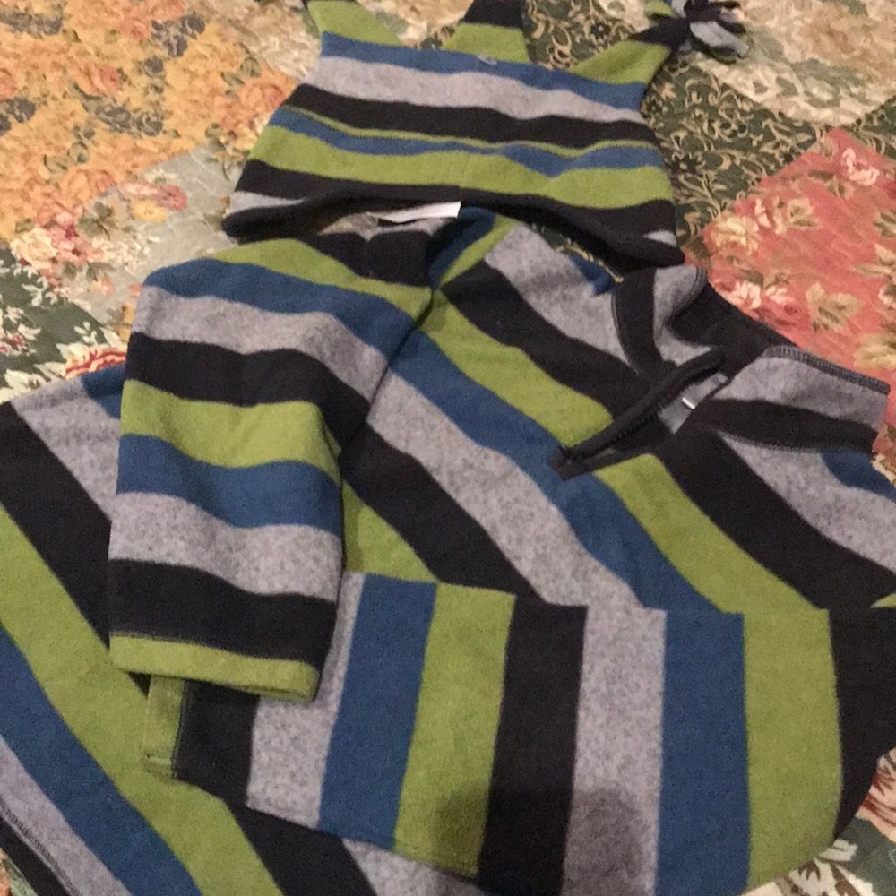 Gymboree top with matching hat